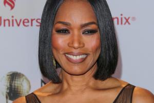 Angela Bassett回归《美国恐怖故事 American Horror Story》第五季 Angela Bassett回归《美国恐怖故事 American Horror Story》第五季